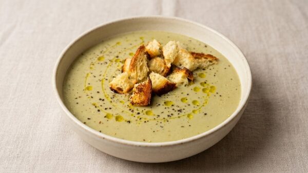Vellutata di fave fresche con tofu e menta
