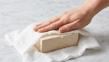 Come pressare il tofu senza pressa