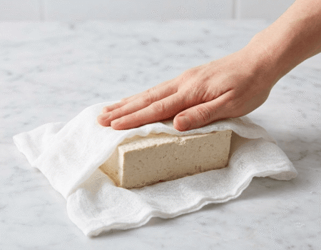 Perché pressare il tofu - Come farlo senza una pressa