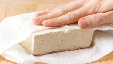 Come pressare il tofu senza pressa