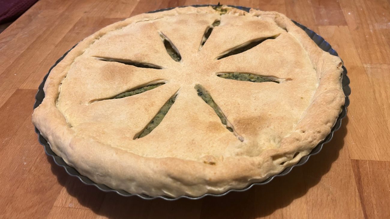 Torta salata vegana cicoria e fave