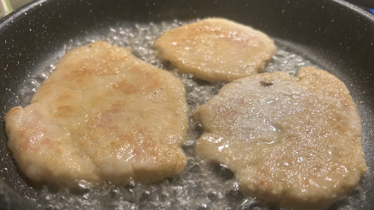 vino bianco per passare in padella le scaloppine di seitan