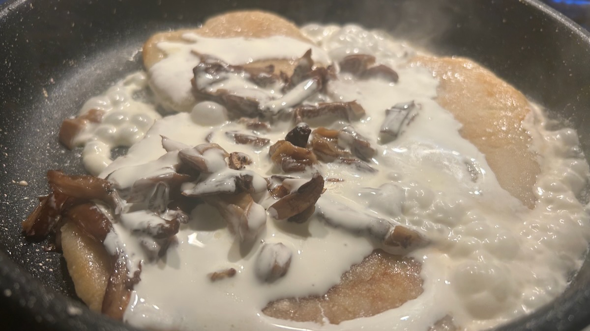 panna vegetale su scaloppine di seitan