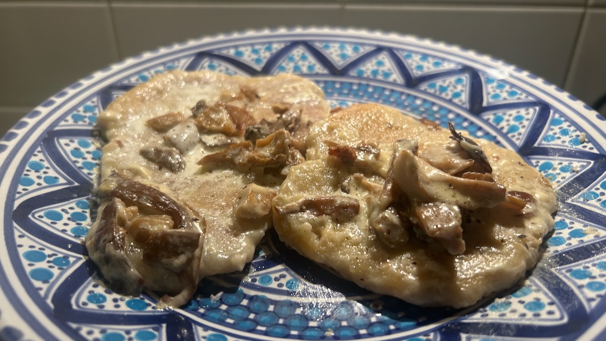 Scaloppine di seitan panna e funghi