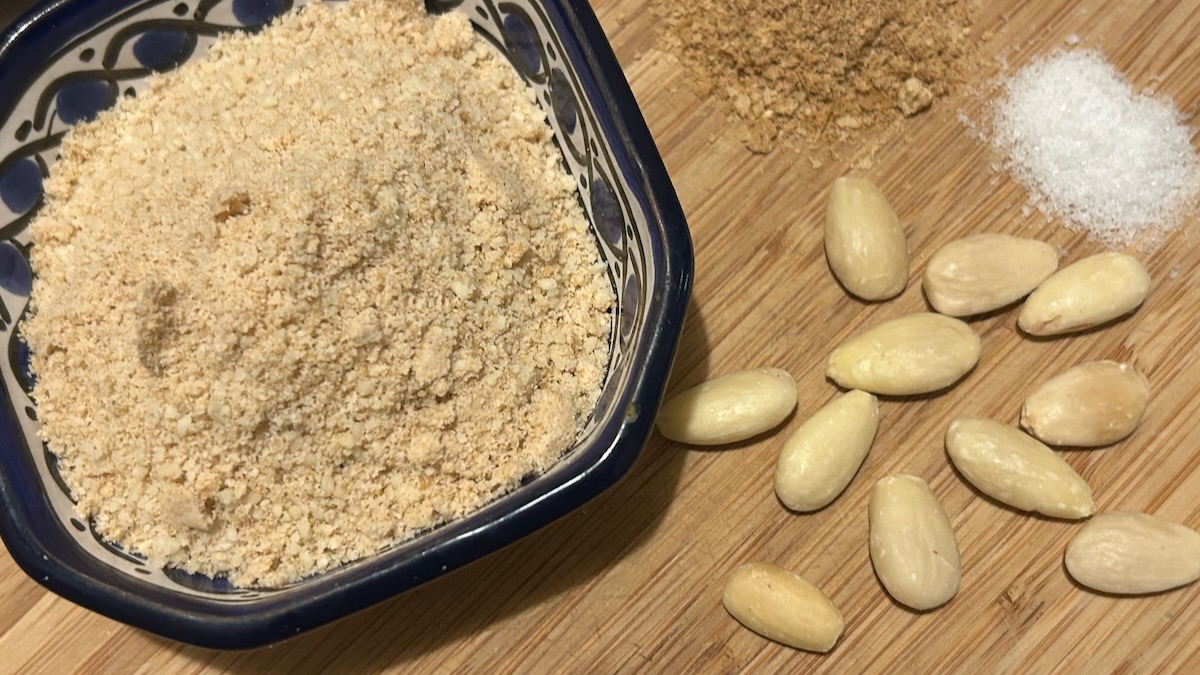 Parmigiano vegano alle mandorle fatto in casa