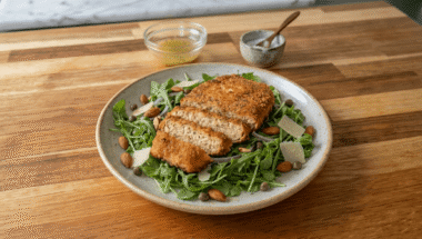 cotolette vegane di tofu e ceci croccanti su piatto