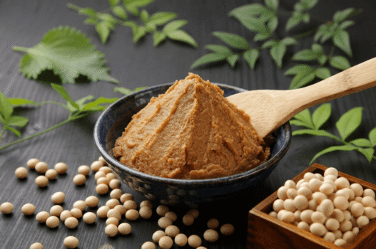 Come usare il miso: cos'è, i diversi tipi di miso, e come usarli