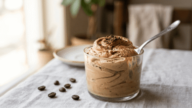 Coppa del nonno vegana: gelato al caffè cremoso senza gelatiera